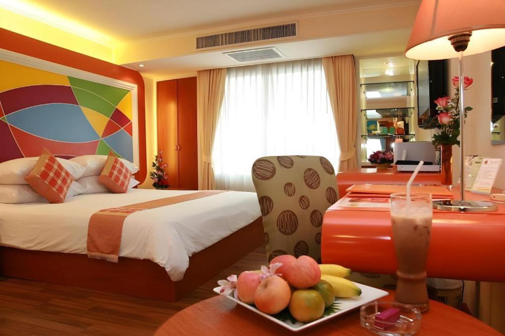 Hip Hotel Бангкок Экстерьер фото