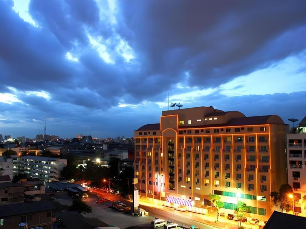 Hip Hotel Бангкок Экстерьер фото
