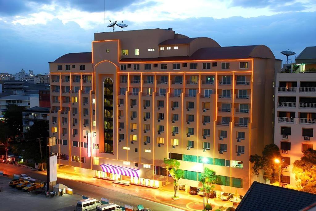 Hip Hotel Бангкок Экстерьер фото